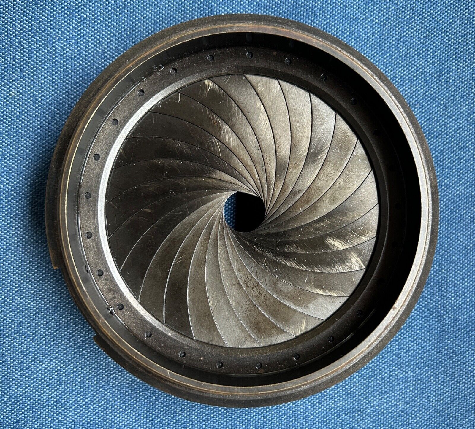 Solid Brass Military Diaphragm Lens with 25 Blades