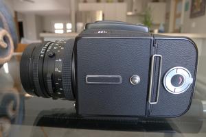 HASSELBLAD 501C 80MM C f/2.8 T* Acute Screen A12 Exc++++ Mint glass Ships today