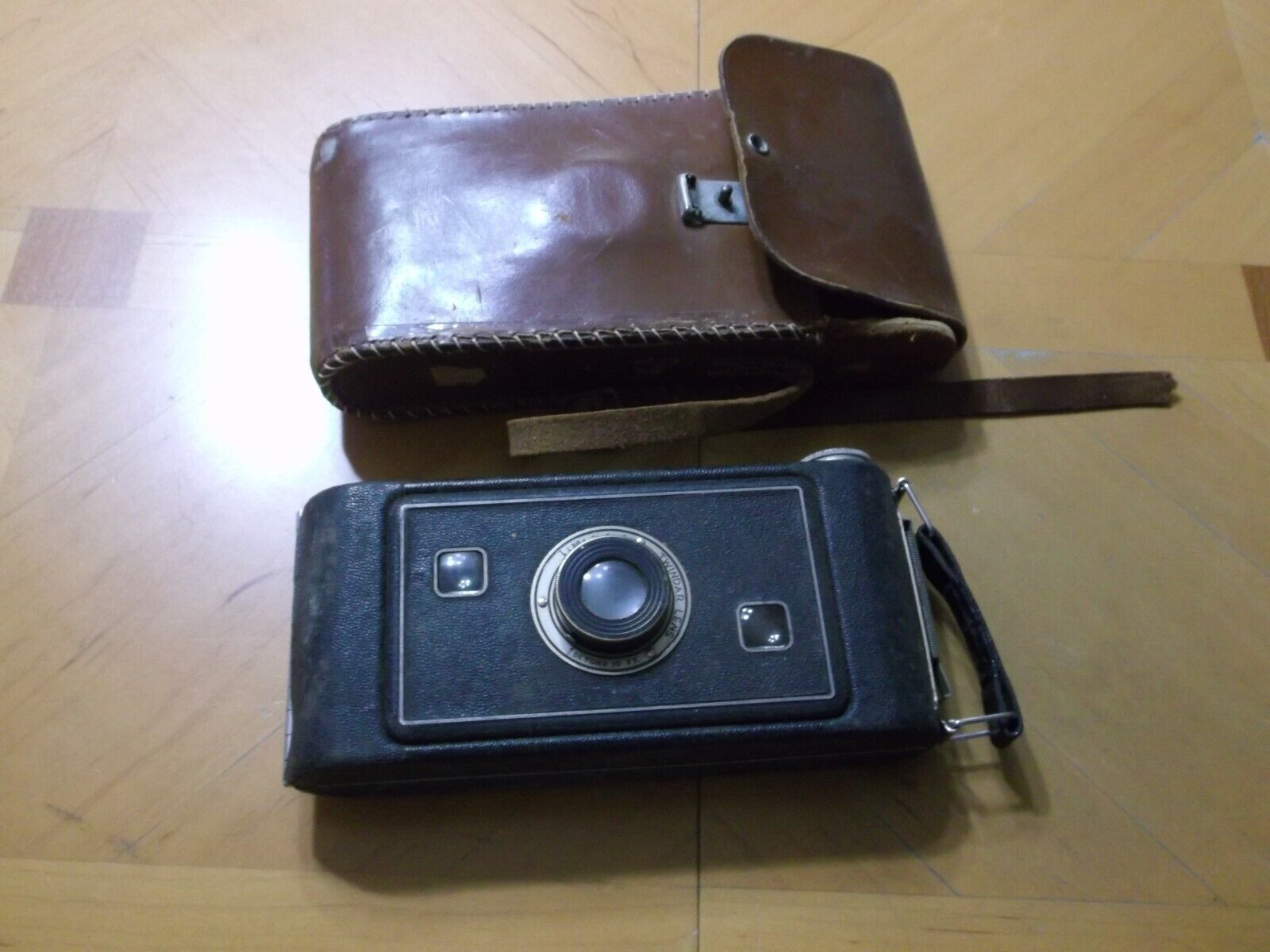 VINTAGE CAMERA