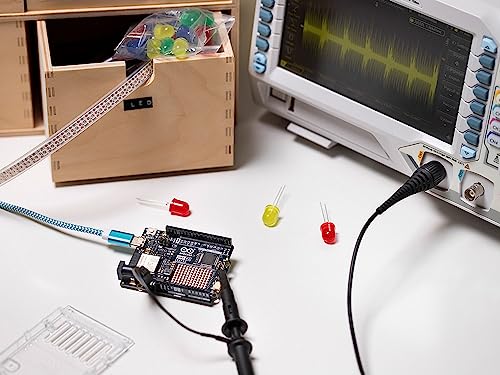 Arduino UNO R4 WiFi - Renesas RA4M1 / ESP32-S3
