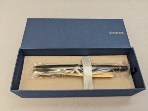 Sailor REGLUS Night Black Fountain Pen Medium Nib
