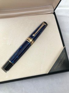 Aurora Optima Blue Fountain Pen with Gold Trim