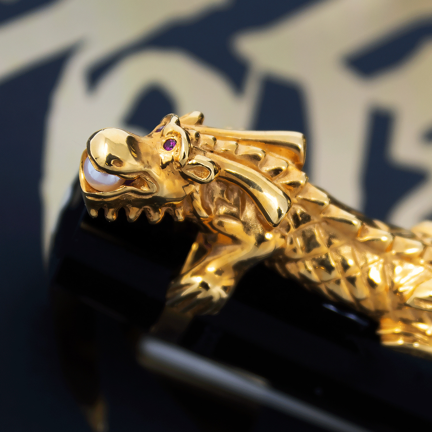 Montblanc Golden Dragon 2000 Fountain Pen #604 Luxury