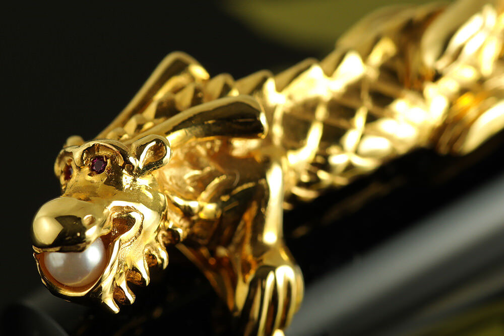 Montblanc Golden Dragon 2000 Fountain Pen #1521 Medium