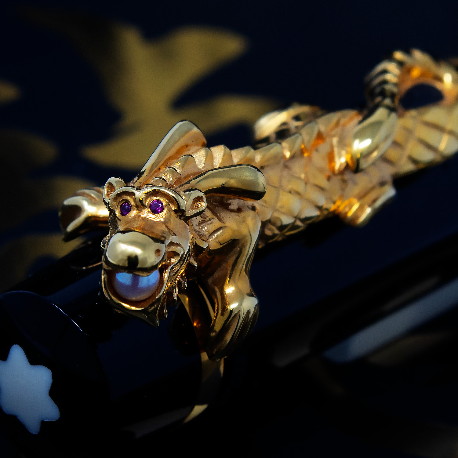 Montblanc Golden Dragon 2000 Fountain Pen #604 Luxury