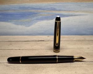 Montblanc Meisterstück 144 Black & Gold Fountain Pen