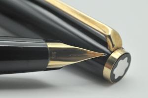 Montblanc 320 Vintage Fountain Pen 14K Fine Nib