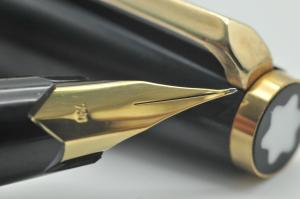 Montblanc 121 Vintage Fountain Pen with 18K Nib
