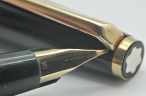 Montblanc 320 Fountain Pen - Vintage Green 14K Nib