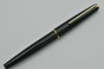 Montblanc 320 Fountain Pen - Vintage Green 14K Nib