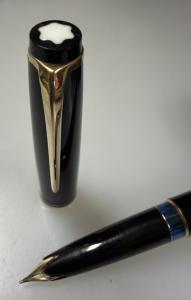 Montblanc #22 Blue-Black Fountain Pen with Case