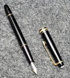 Montblanc Meisterstück Black Fountain Pen 14K Nib