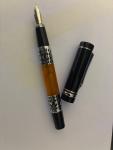 Elegant Vintage Fountain Pen in Classic Style