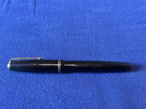 Vintage Parker Vacumatic Fountain Pen - Stylish Classic