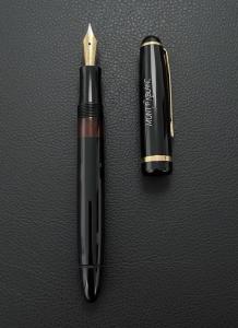 Vintage Montblanc 342G Gold Nib Fountain Pen