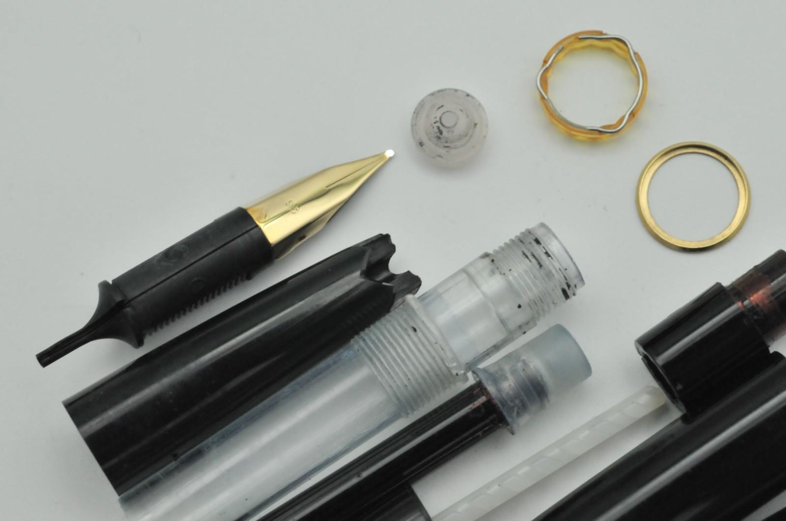 Montblanc 221 Vintage Fountain Pen - 14K Nib