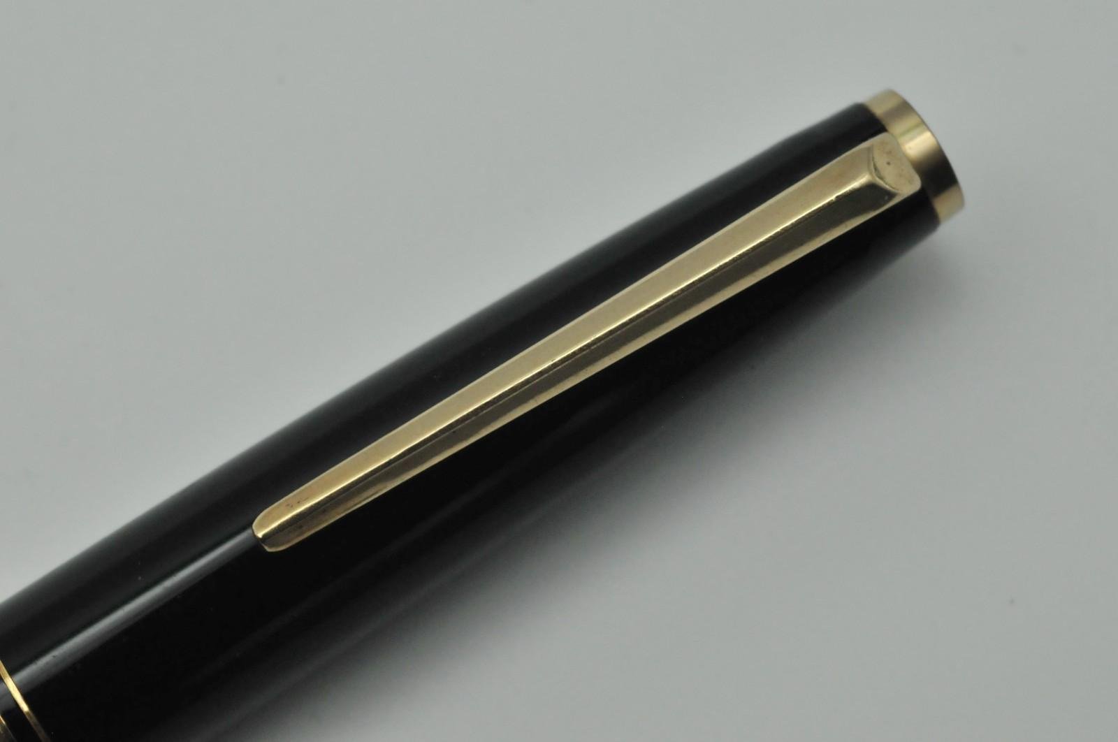 Montblanc 221 Vintage Fountain Pen - 14K Nib