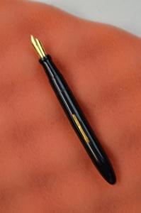 Vintage Black and Gold Fountain Pen with Medium Nib