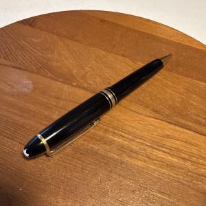 Montblanc Meisterstück Vintage Black and Gold Ballpoint Pen