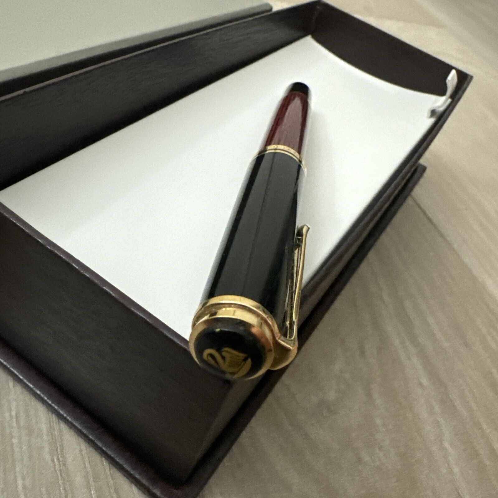 Black & Red Pelikan Souveran M600 Fountain Pen Gold