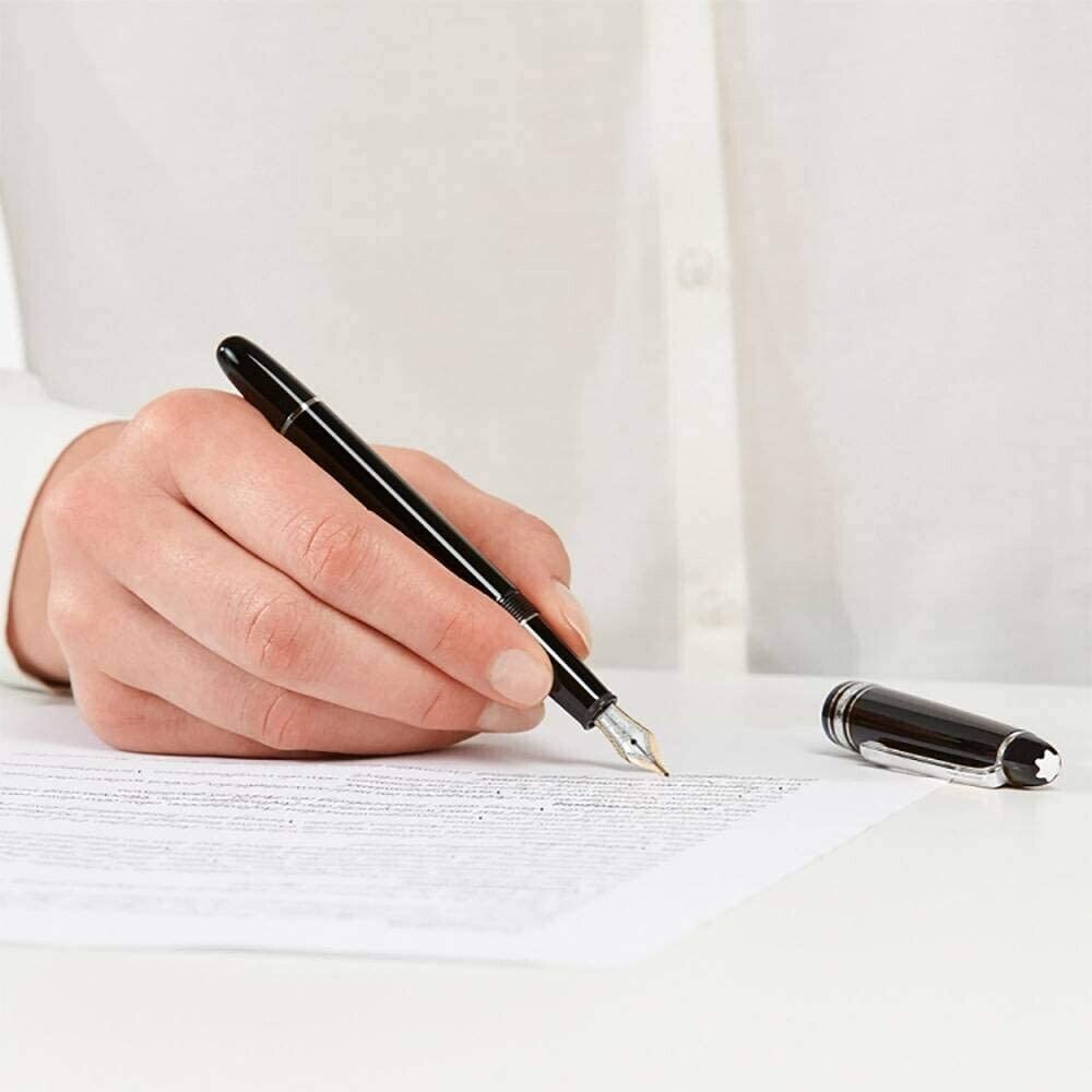 MONTBLANC Meisterstuck 145 Platinum Fountain Pen with Leather Case