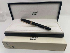 Montblanc Meisterstück 163 Rollerball Pen with Gold Trim