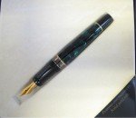 Aurora Optima Fountain Pen - Emerald Green & Gold