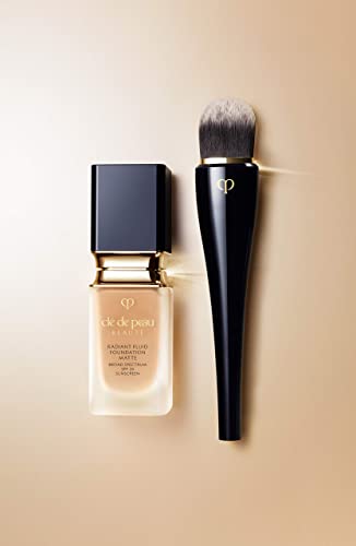 Luxury Light Coverage Foundation Brush by Clé de Peau Beauté
