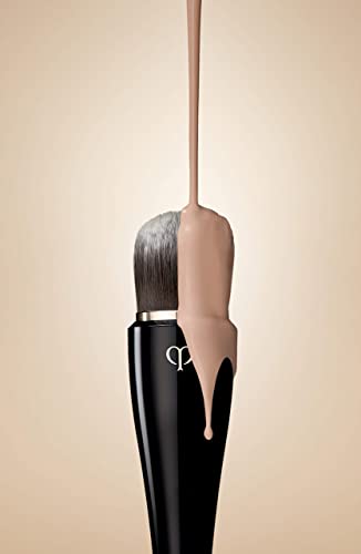 Luxury Light Coverage Foundation Brush by Clé de Peau Beauté