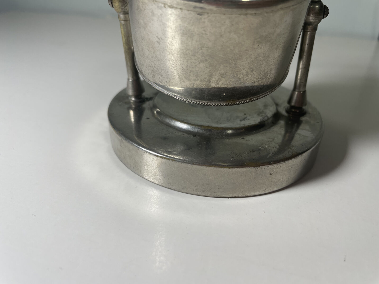 1900s wind-up metal desk clock, functional