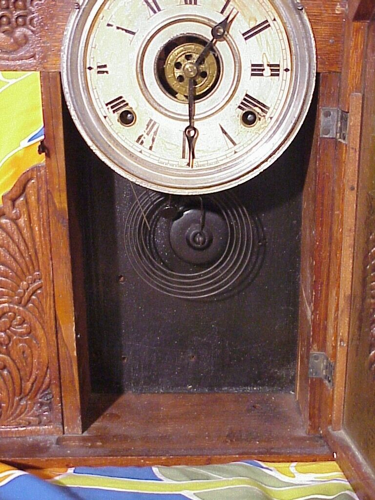Vintage Gingerbread Clock from 1800s/early 1900s - Unknown Manufacturer