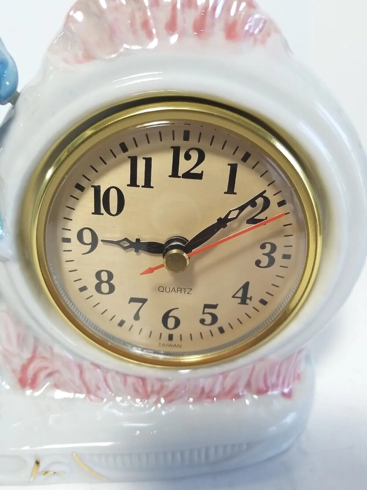 Old-Fashioned Porcelain Quartz Clock with 17th Century Couple