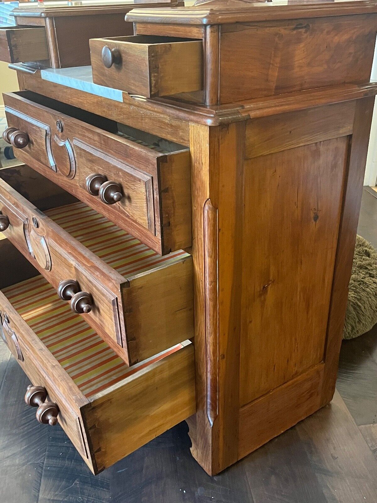 Late 1800's Victorian Walnut 5-drawer Dresser