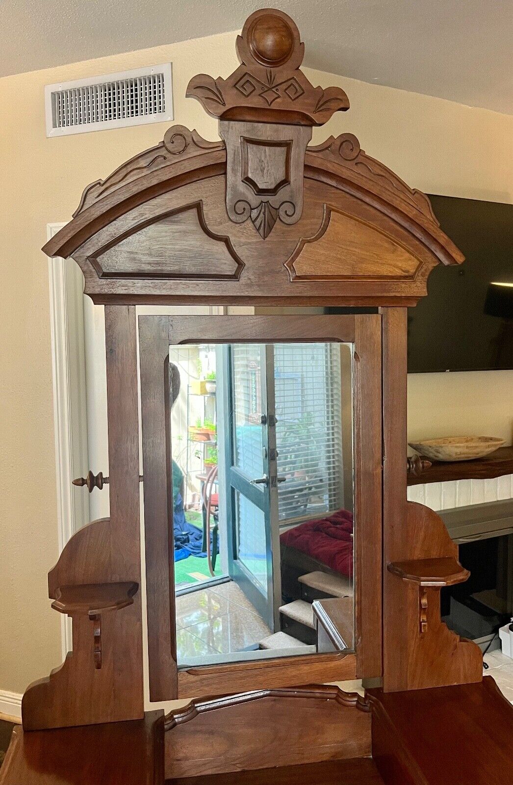 Late 1800's Victorian Walnut 5-drawer Dresser