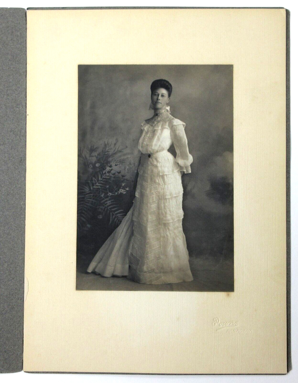 Victorian Lady Cabinet Photo Wasp Waist Lace 1900s