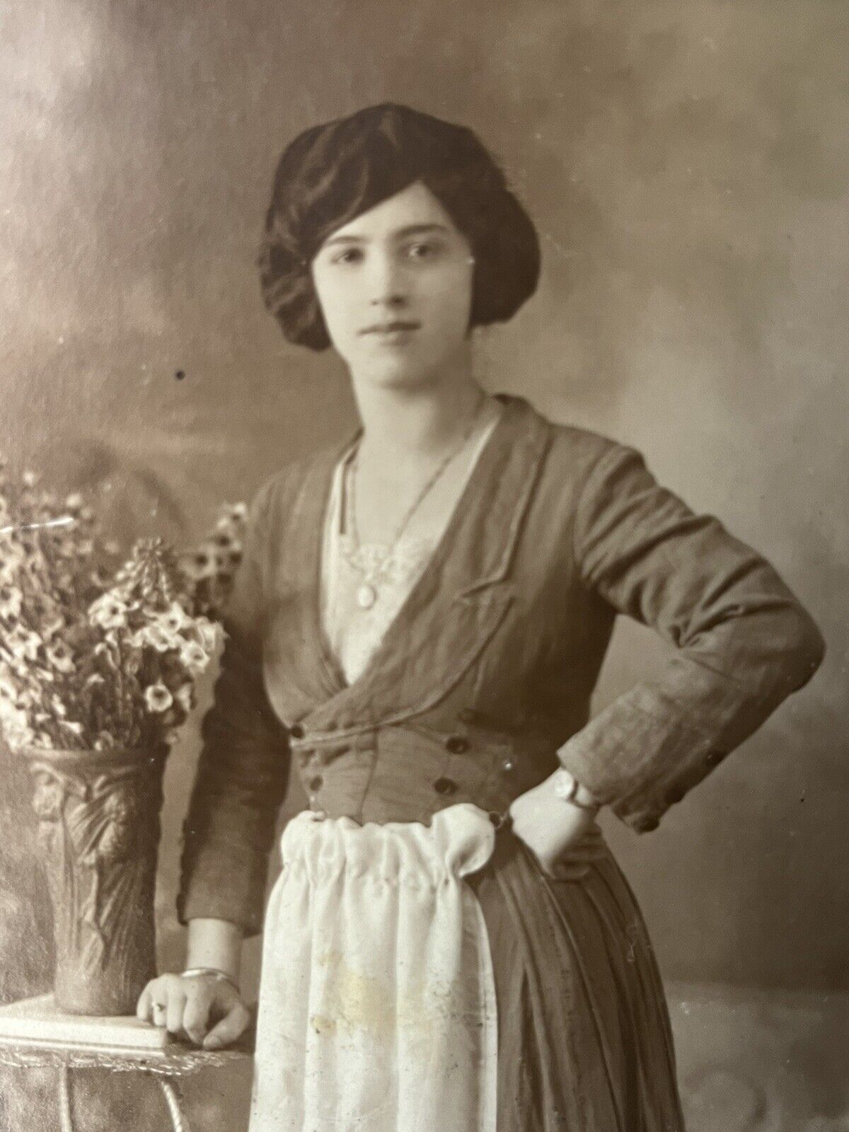 Vintage MCM Cabinet Card Photograph: Young Woman 1900s