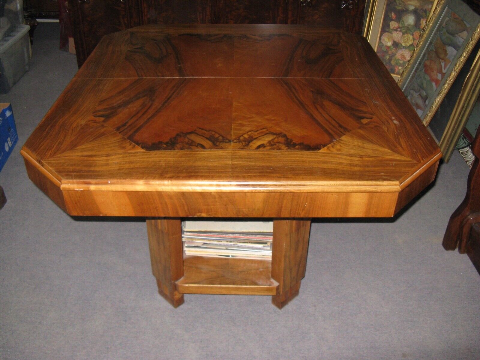 1930's Art Deco walnut table with beautiful veneer