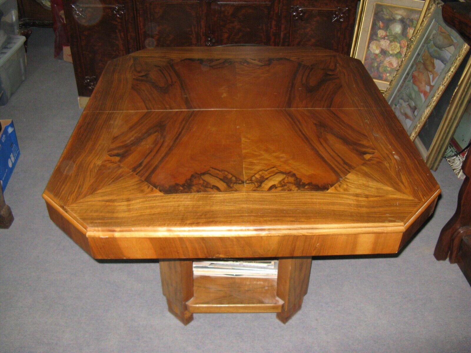 1930's Art Deco walnut table with beautiful veneer