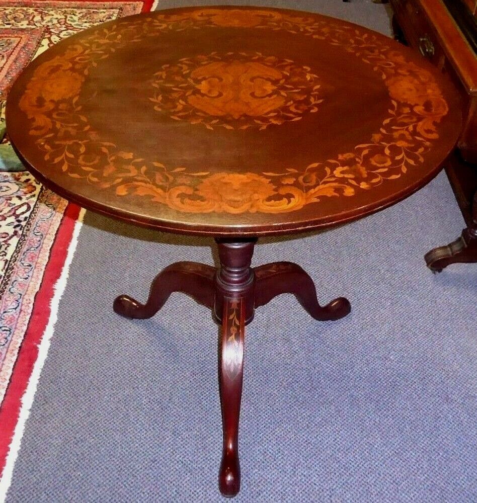 Marquetry Tilt-Top Round Table. 3 Cabriole Legs. 31"径。1910