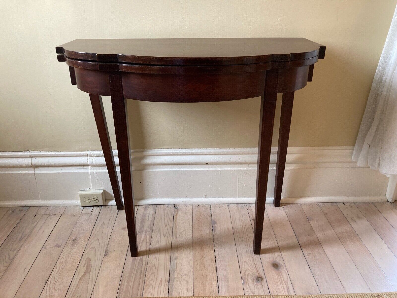 Ornate Inlaid Hepplewhite Style Mahogany Card Table
