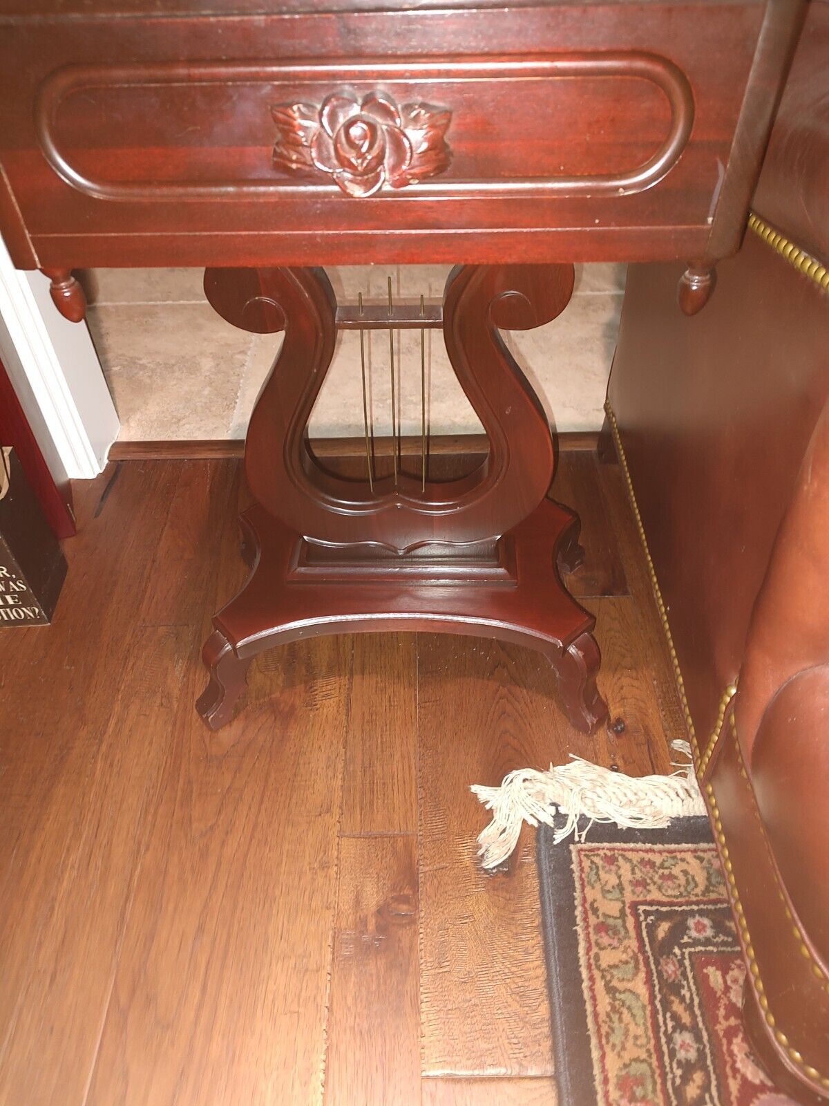 Elegant Duncan Phyfe style mahogany lyre side table