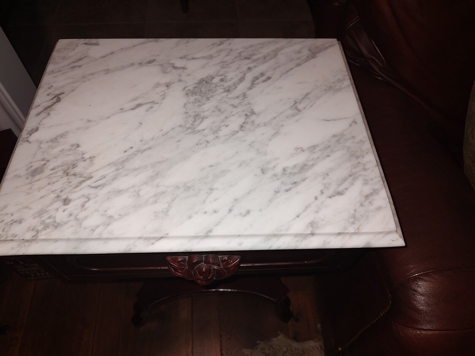 Elegant Duncan Phyfe style mahogany lyre side table