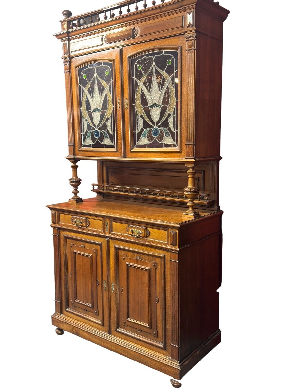 French Victorian walnut stained glass cupboard from 1880s
