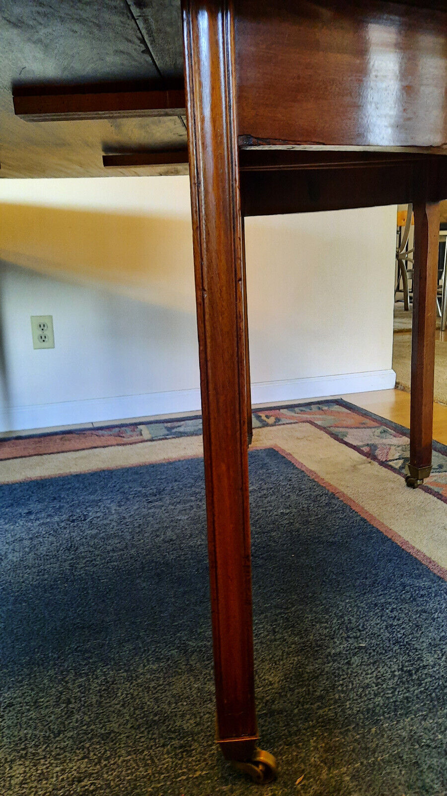 18th Century Mahogany Chippendale/Hepplewhite Dining Table with Leaf