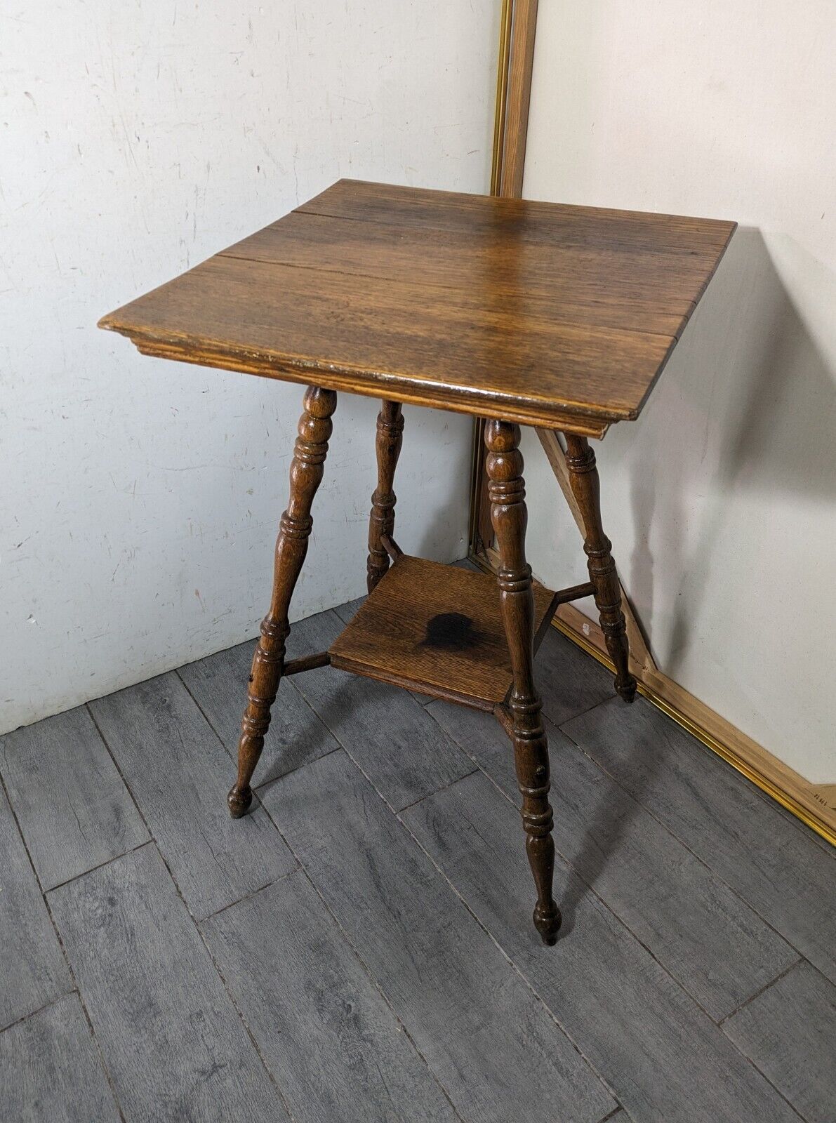 Victorian Oak Parlor Table with Turned Legs - C94