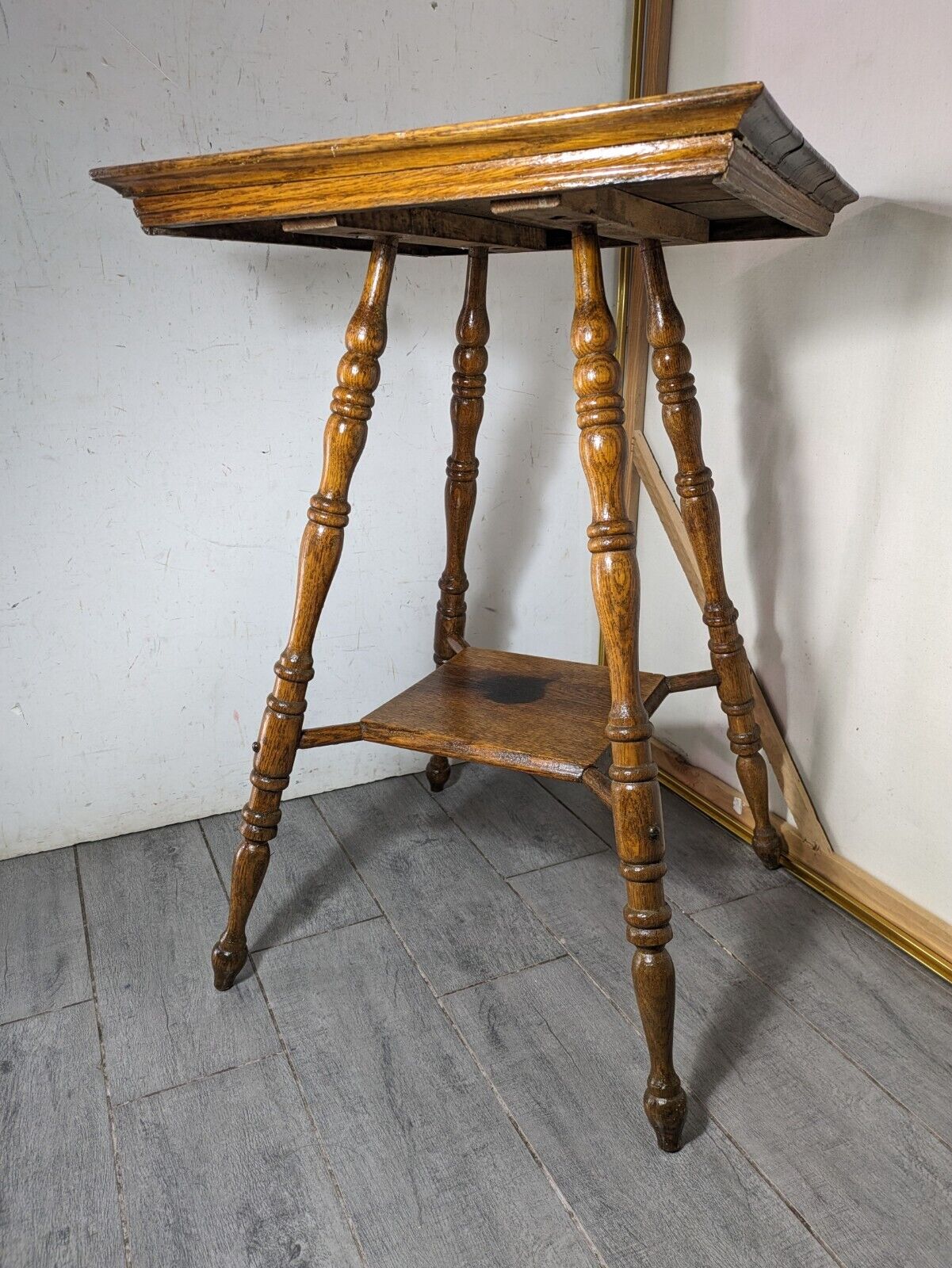Victorian Oak Parlor Table with Turned Legs - C94