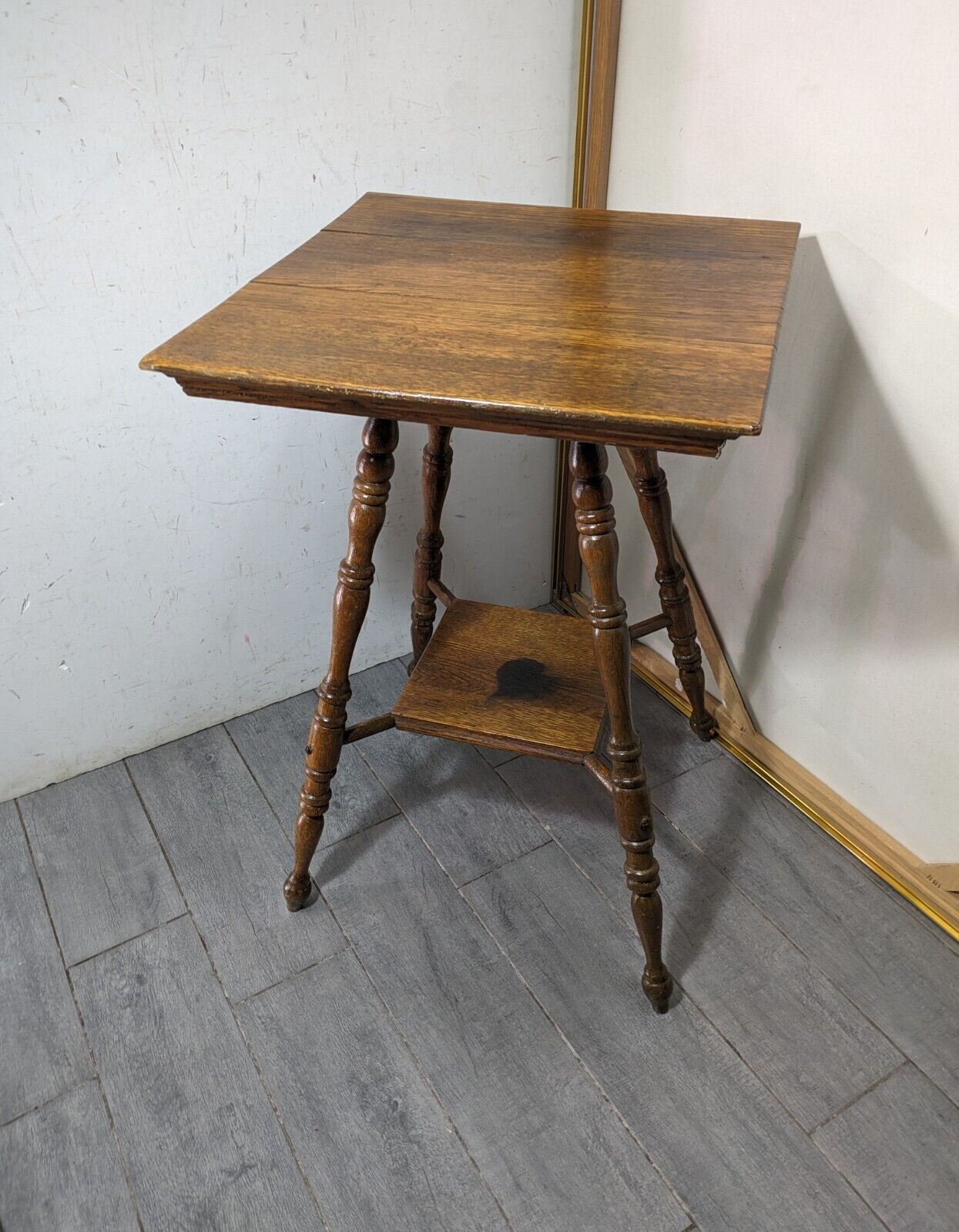 Victorian Oak Parlor Table with Turned Legs - C94
