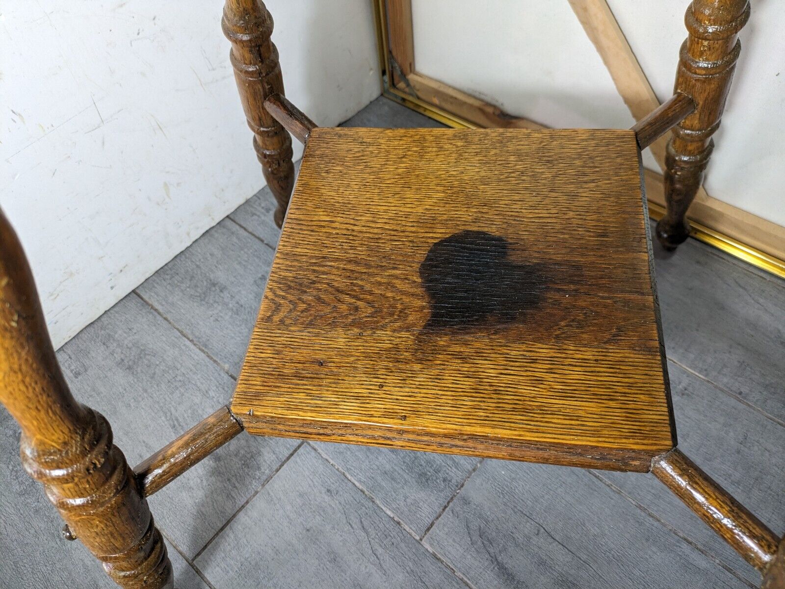 Victorian Oak Parlor Table with Turned Legs - C94
