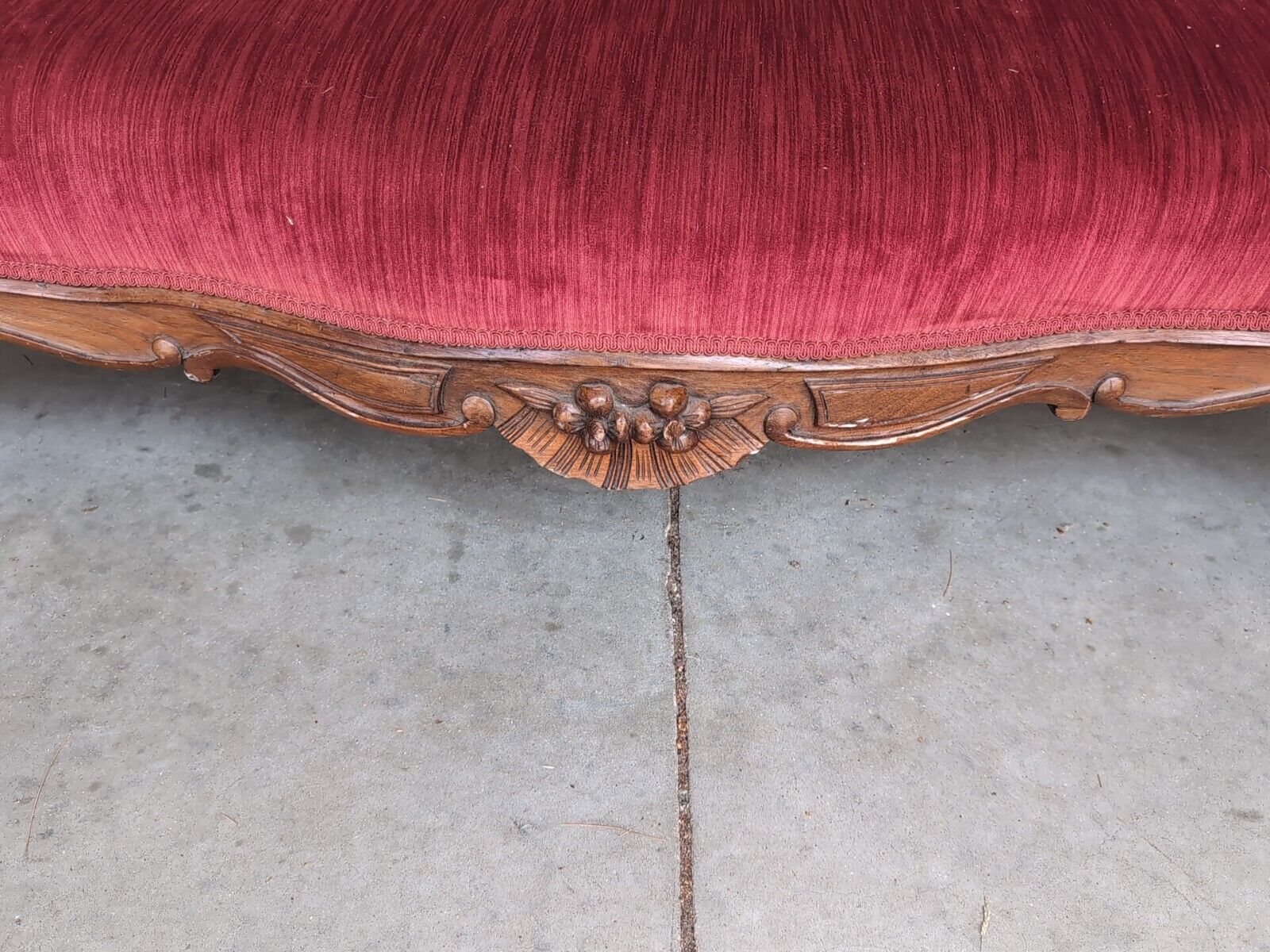 Victorian Rosewood Settee with Intricate Carvings