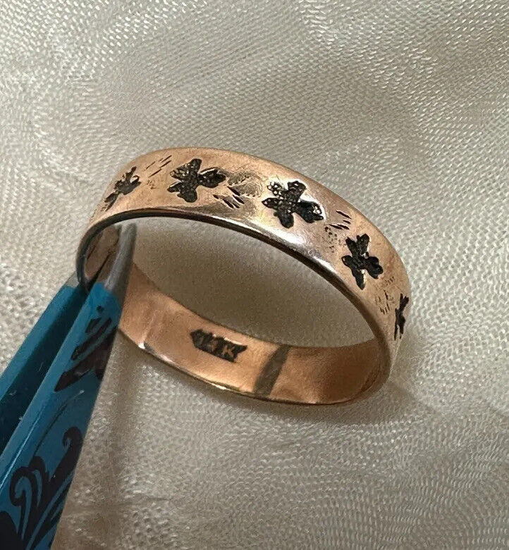 Vintage 14K Gold Band with Leaf Design - Circa Early 1900s